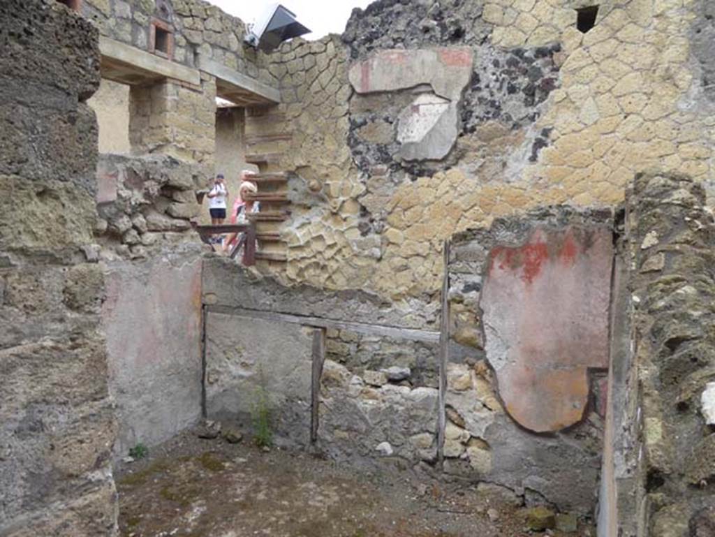 IV.8 Herculaneum, October 2015. Room 1, on north side of entrance doorway. Looking towards north wall. Photo courtesy of Michael Binns.